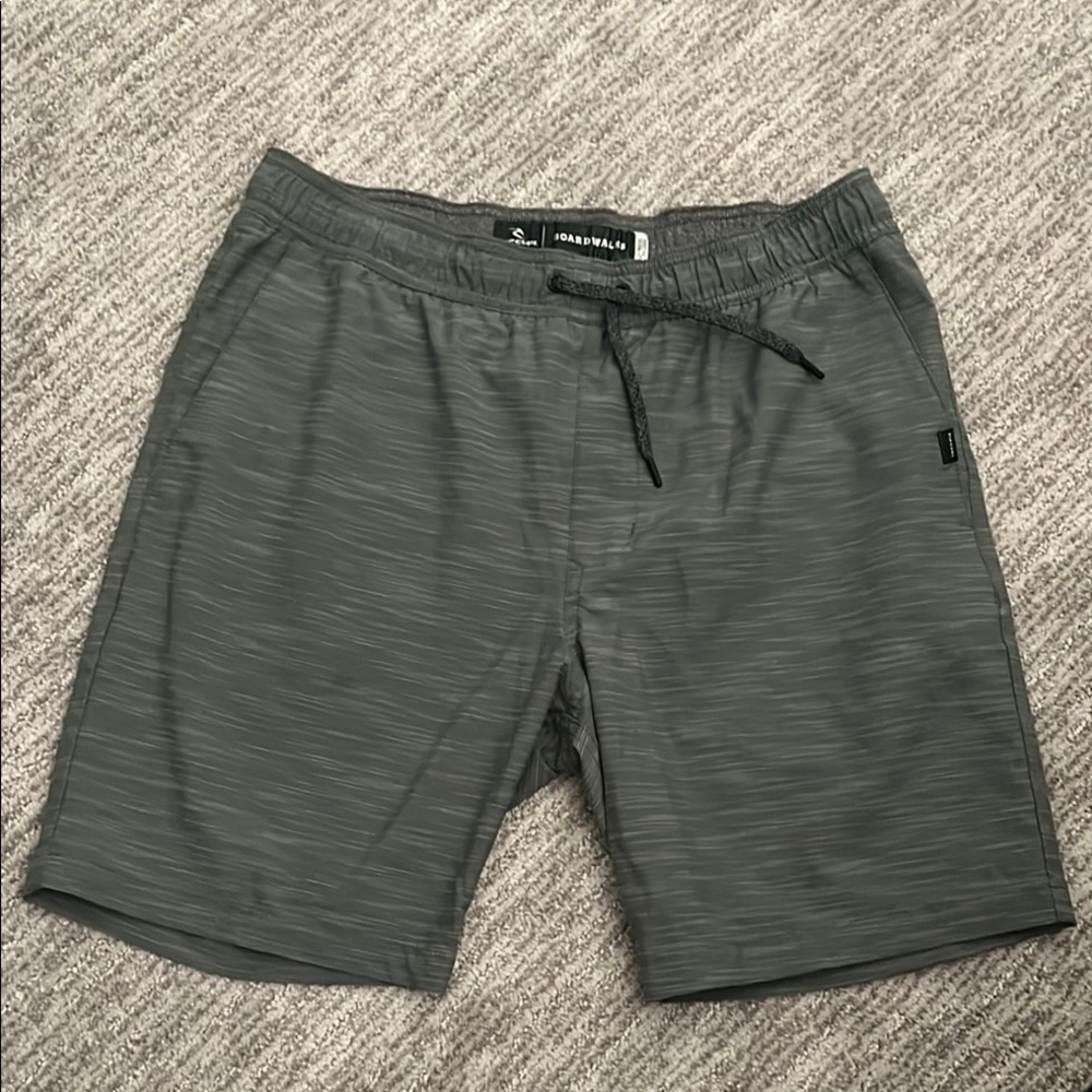 Rip curl Boardwalks men’s shorts size medium 
Color - green